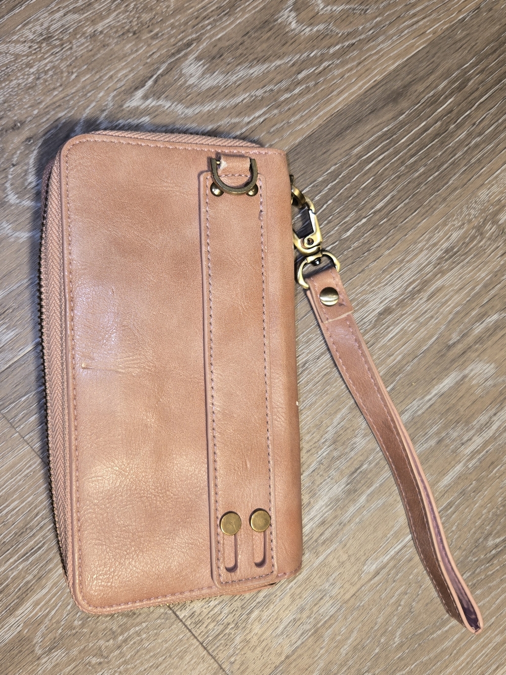 Pola Leather Multifunctional Wristlet Wallet in Mauve Pink